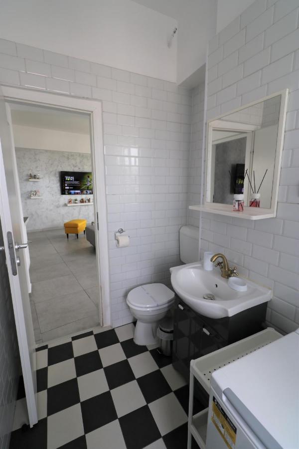 Serenity Heights Apartment: A Panoramic Haven Near Old Town - Free Minibar Bukurešť Exteriér fotografie